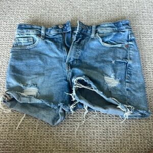 Cute women’s Jean shorts from Old Navy!